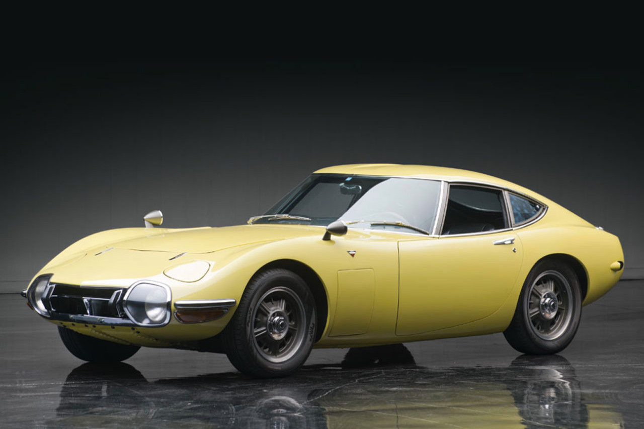 1967-toyota-2000gt-1.2-million-usd-auction-1