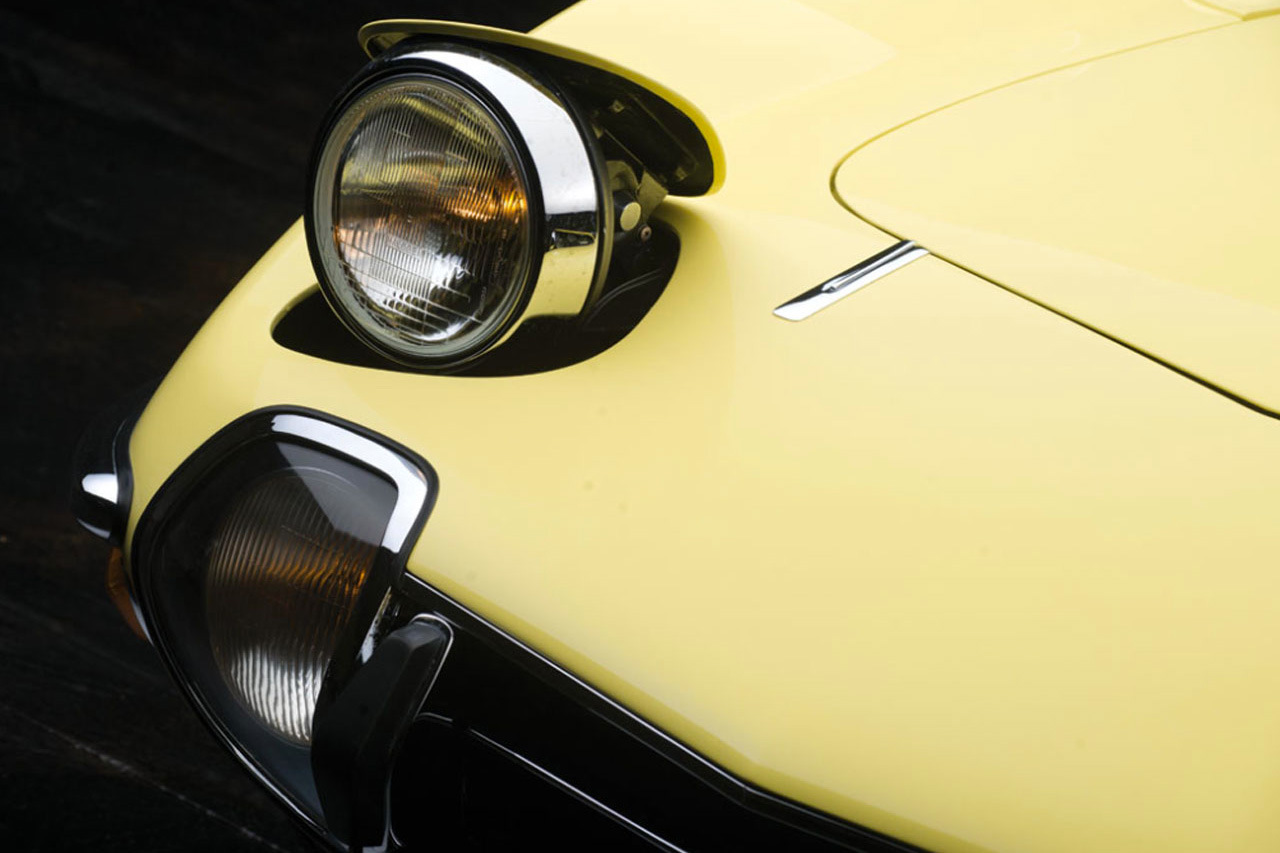 1967-toyota-2000gt-1.2-million-usd-auction-5