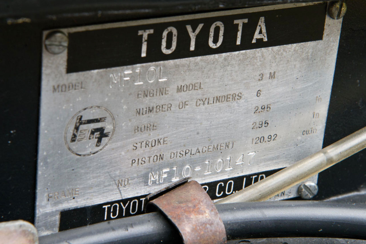 1967-toyota-2000gt-1.2-million-usd-auction-9