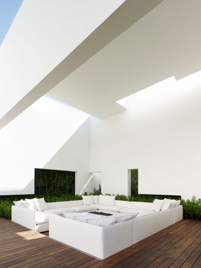 Miguel-Angel-Aragonés’s-Style-for-a-Mexico-City-Modern-Home-4-660x879