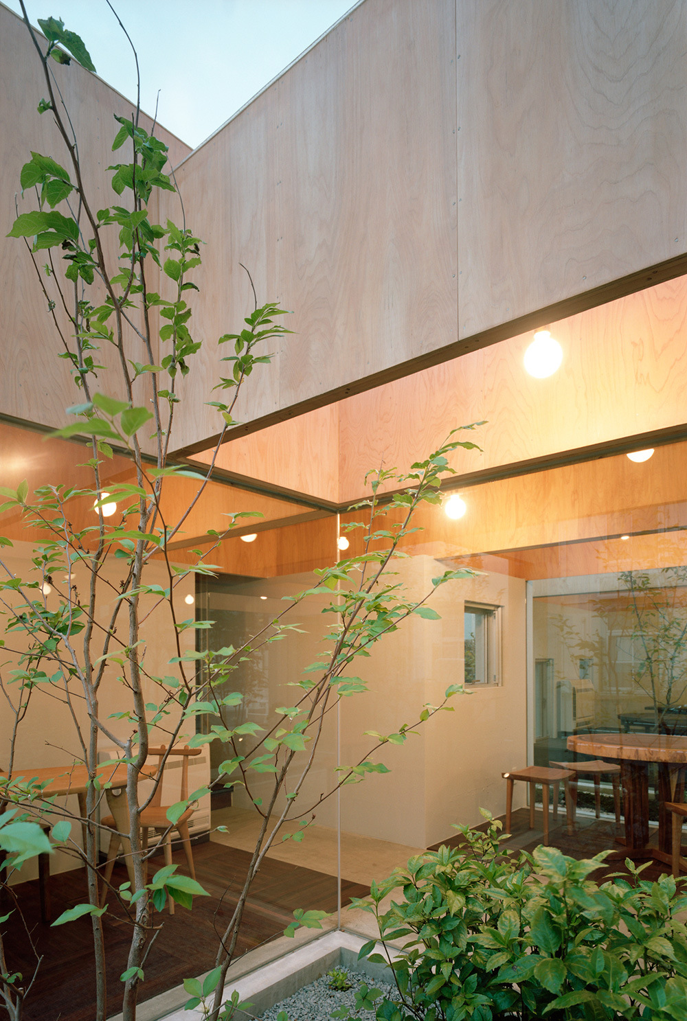 Table-Hat-by-Hiroyuki-Shinozaki-Architects-Yellowtrace-09