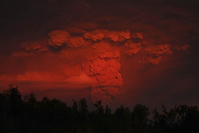 erupted-volcano-chile-francisco-negroni-11-660x440